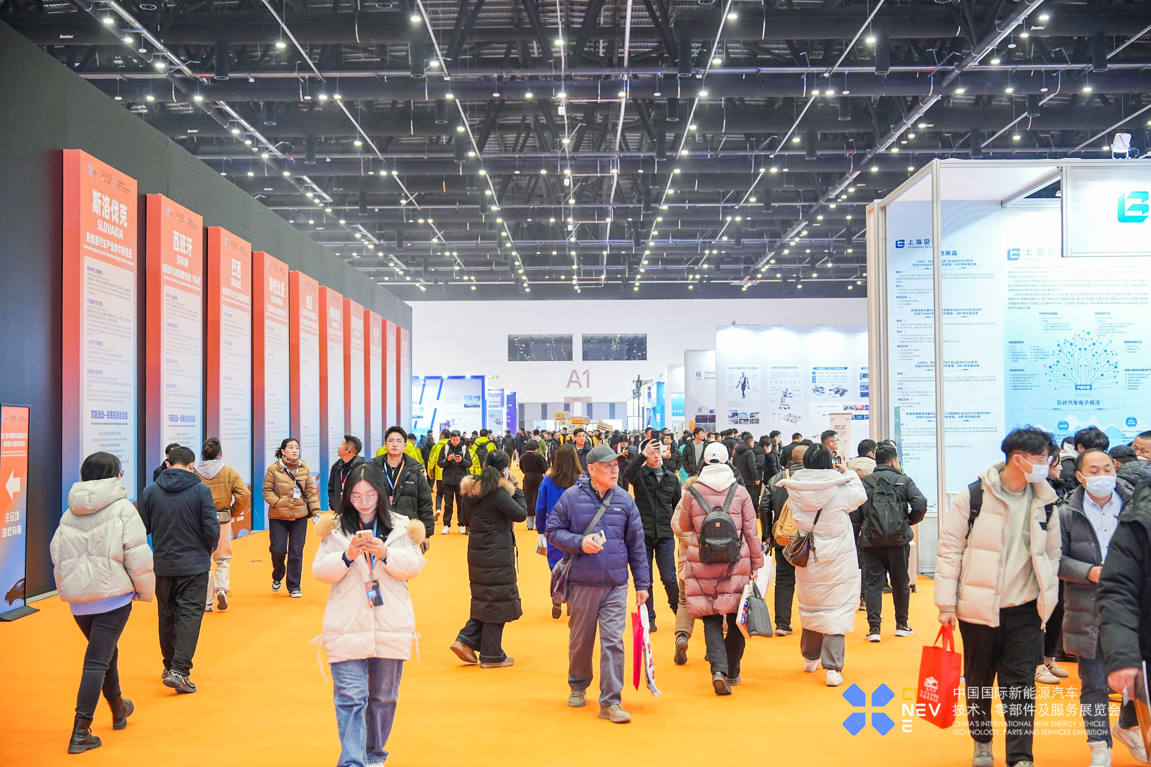 5.北京新能源展会盛况.jpg