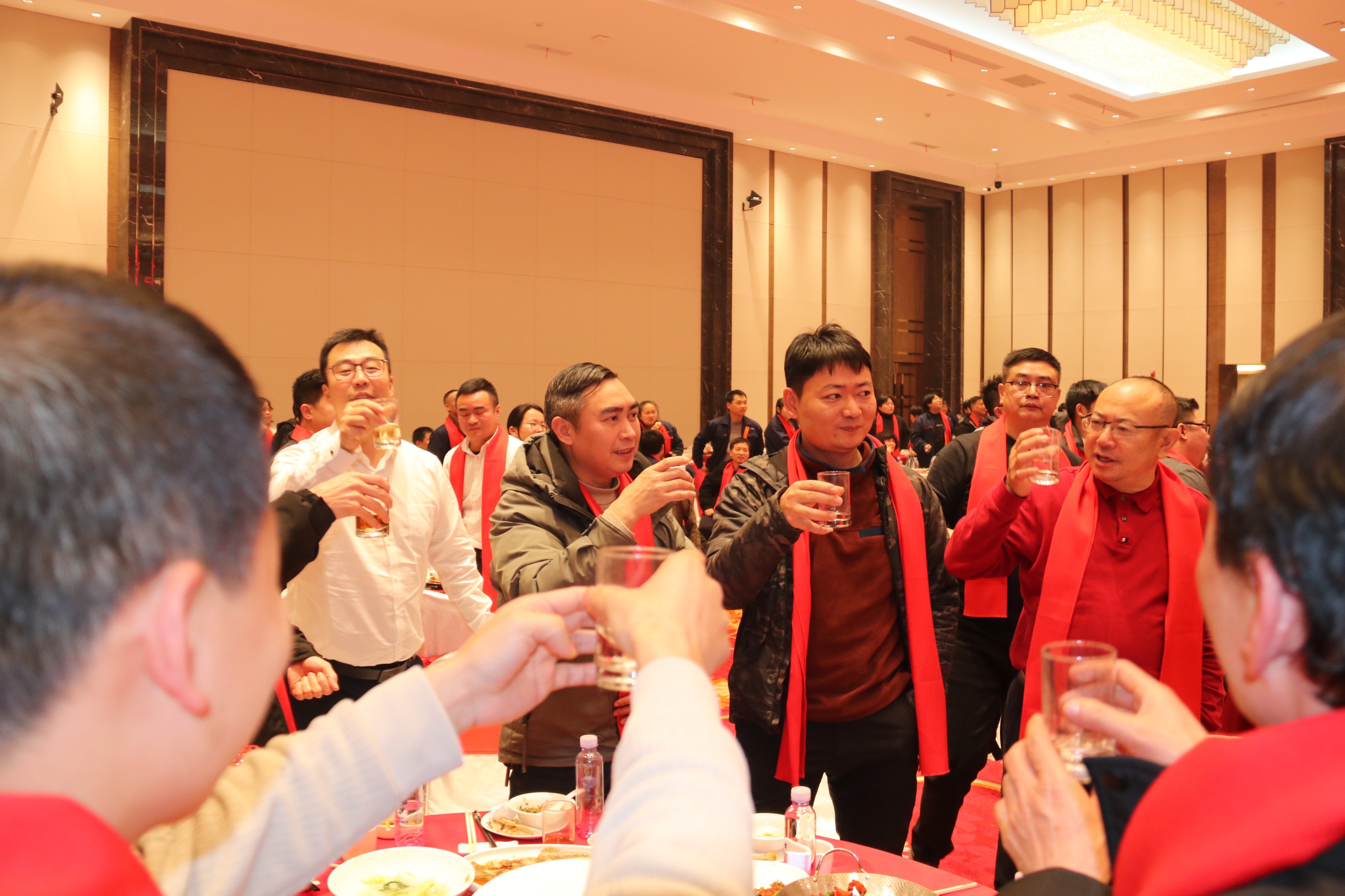 20.现场敬酒环节.jpg